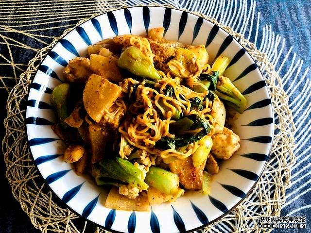天热没食欲,我家就来一碗这个开胃菜,快速上桌,麻辣鲜香特过瘾