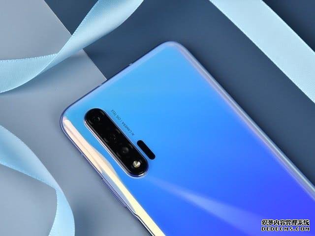 华为还是妥协了!麒麟990狂降1200元,成中端市场最香旗舰?