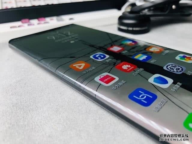 花粉开心,年度旗舰mate30降价五百,比起小米10更具有性价比