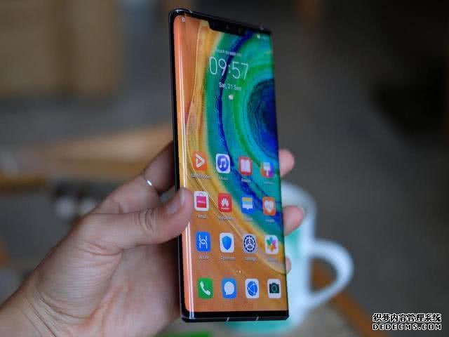 花粉开心,年度旗舰mate30降价五百,比起小米10更具有性价比