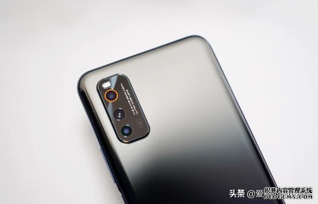 真香机中的真香机,骁龙865+128GB不到2700,续航颜值都很出色