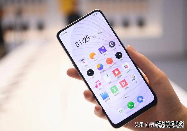 友商良心之作,骁龙765G+6400万四摄仅1899,有120Hz+30W快充