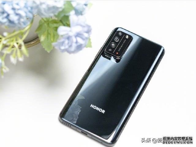 小米高管评荣耀X10:上22.5W快充值得表扬,性能不如红米10X