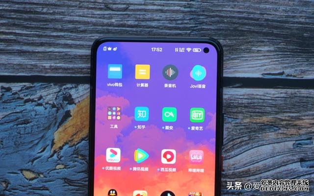 友商发力,骁龙865+12GB超大内存+55W跳水200,双模5G+VC液冷散热