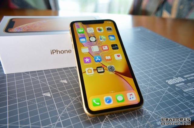 库克再次妥协!iPhone XS跌至“国产价”,A12仿生+IP68防水
