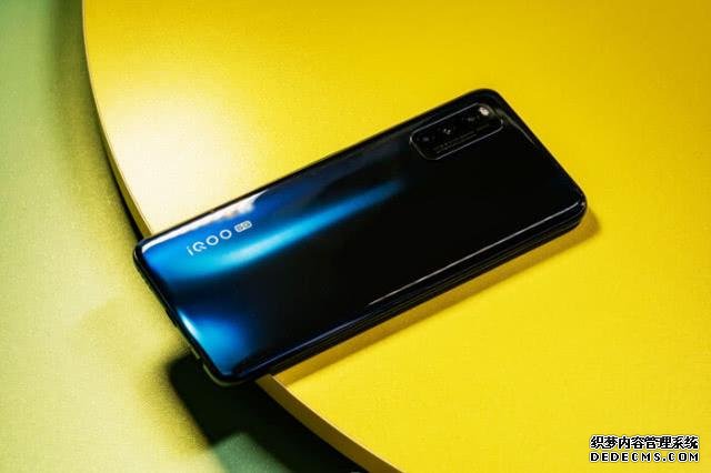 5G性价比王者?旗舰芯片+44W闪充,iQOO Z1这价格我爱了