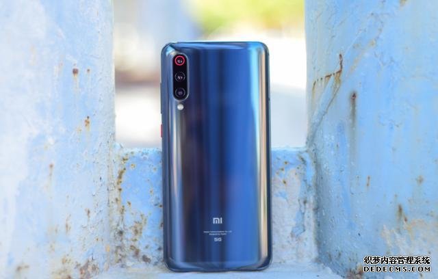 从3799跌至2898,三星AMOLED屏+4000mAh+三重快充,雷军清仓了