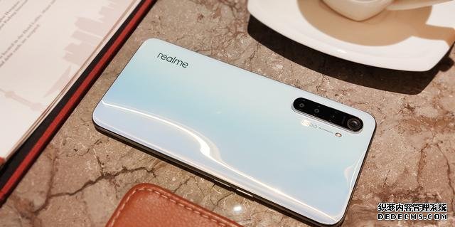 跌至1799元,AMOLED屏+屏下指纹+4000mAh+128GB,国产千元机