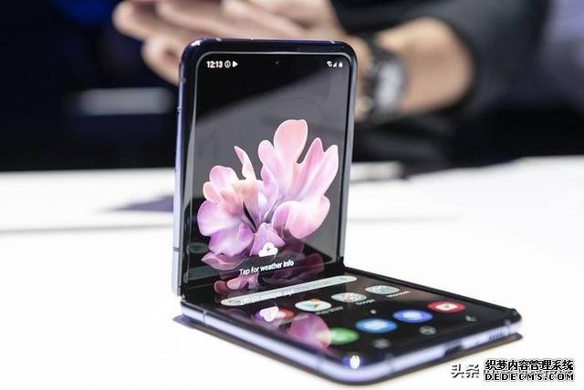 叠屏手机普及有望?三星Galaxy Fold Lite曝光,售价7792元