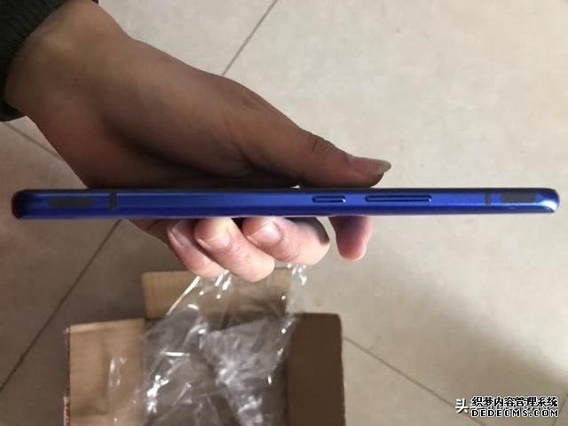 被遗忘的5G中端机,144Hz刷新率+5100超大电池+128GB,仅售2399