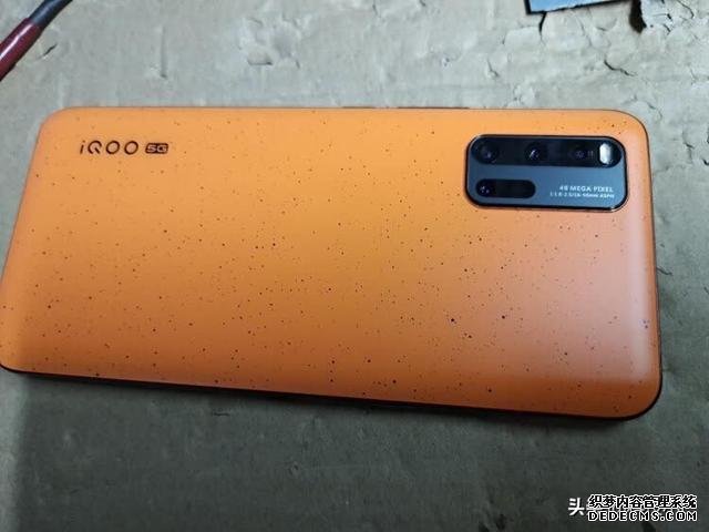 vivo大跳水,骁龙865+UFS3.1+55W快充,发布三个月直降900元
