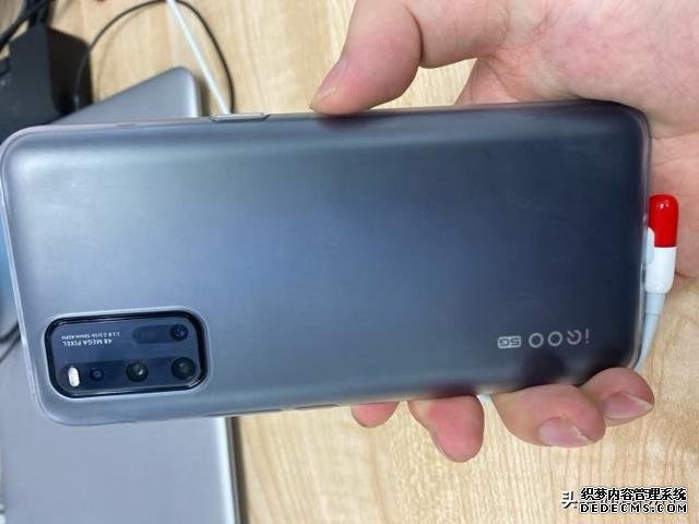 vivo大跳水,骁龙865+UFS3.1+55W快充,发布三个月直降900元