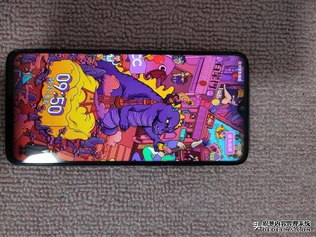 出货量高达千万,6400万+大电池+NFC,小米热销千元机跌至1048