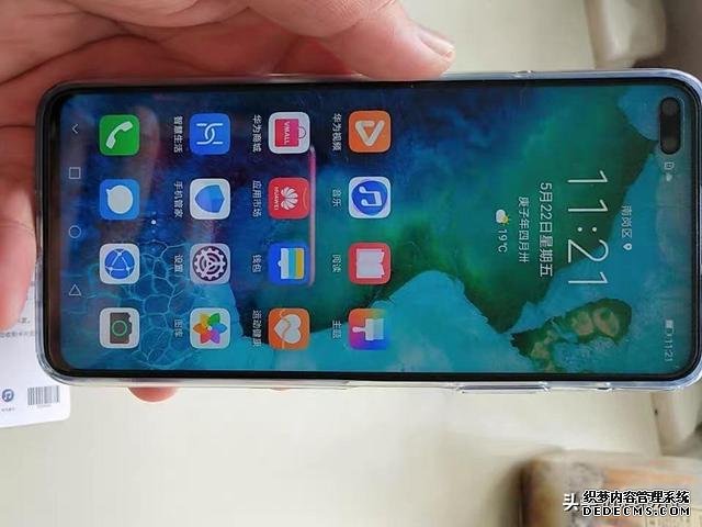 双模5G+4200大电池+40W快充,华为麒麟990手机,发布半年跌至2499