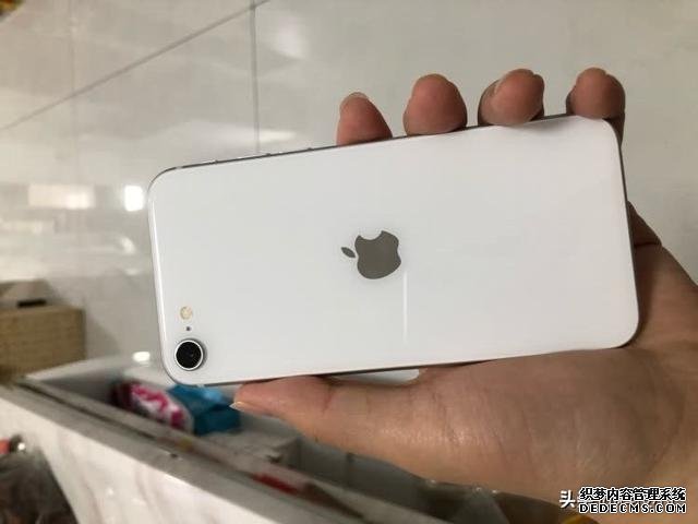 苹果再次亮剑,经典外观+iPhone11同款芯片+无线充电,跌至3099元