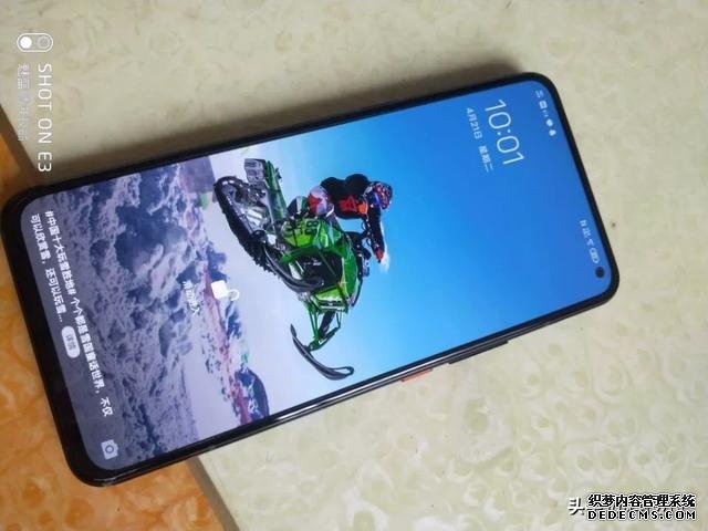 5G旗舰机大跳水,发布三个月从3598跌至2698,等等党又赢了