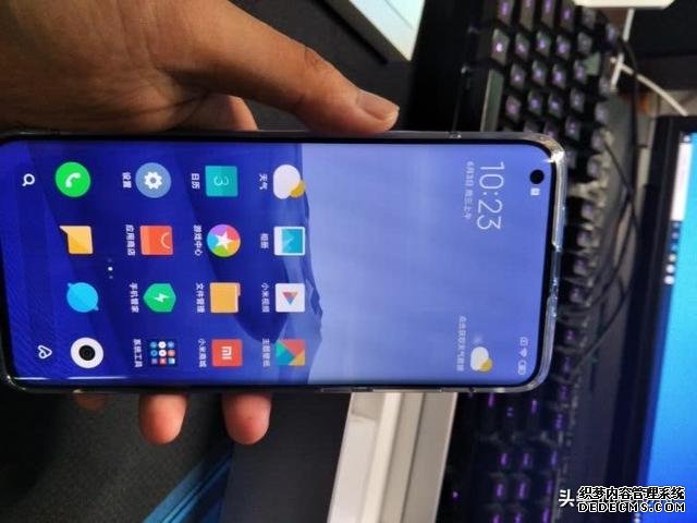 雷军亮剑,256GB+1亿像素+大电池,小米10直降300元,销量暴增