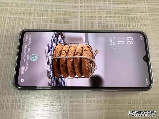 OPPO彻底清仓,跑分50万+8GB运存+90Hz+65W快充,跌至2299元