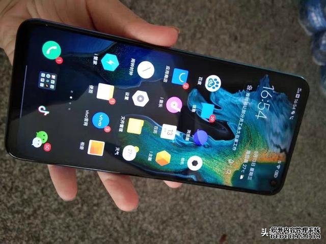 vivo再次爆发,144Hz刷新率+44W快充,骁龙856手机跌至2398元