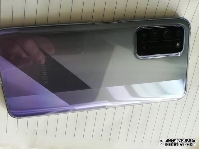 真全面屏+麒麟820+IMX600仅1899,8分钟卖10万台,荣耀X10真香?