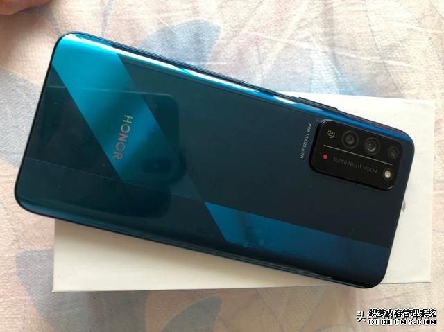 真全面屏+麒麟820+IMX600仅1899,8分钟卖10万台,荣耀X10真香?