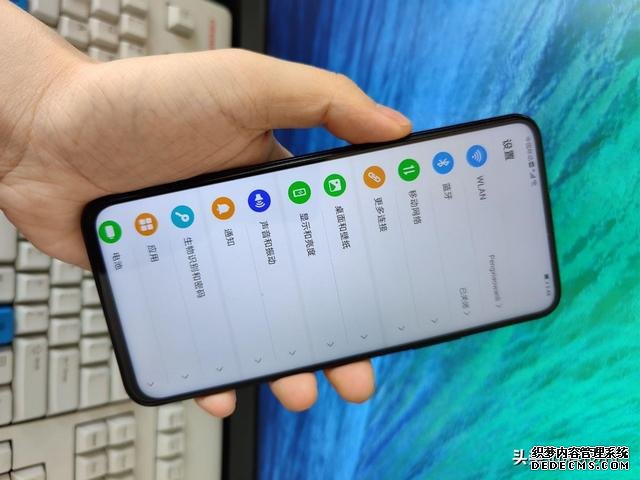 比荣耀30S更香,真全面屏+麒麟820+IMX600主摄,5G新机仅1899元