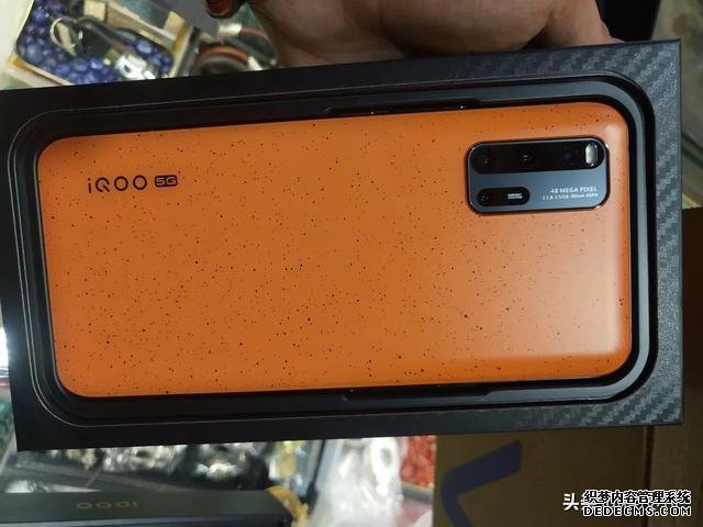5G旗舰开始跳水,UFS3.1闪存+55W快充,骁龙865手机直降800元