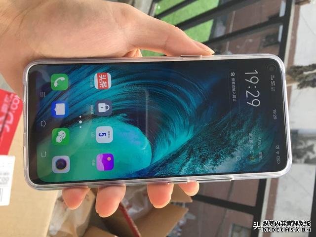 vivo超长续航千元机,128GB+五千大电池+后置三摄,跌至998元