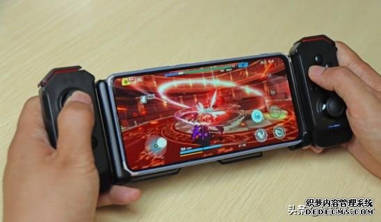 北通H2评测:一键压枪秒换6装,不仅是物理外挂,更是一波回忆杀