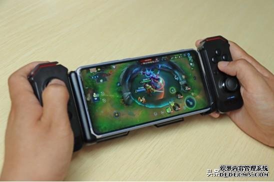 北通H2评测:一键压枪秒换6装,不仅是物理外挂,更是一波回忆杀
