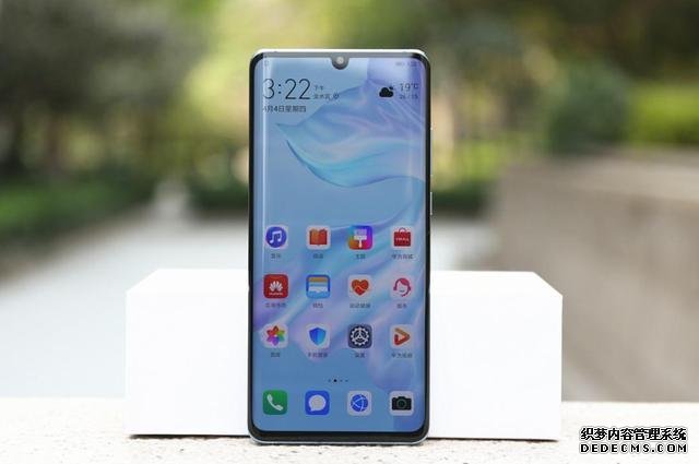 顶级华为跌成中端机,从5488跌至3288,50倍变焦+40W