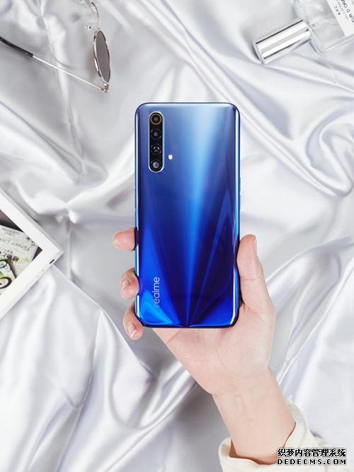 均衡的5G中端手机才2000出头?体验完这机型后有些话不吐不快