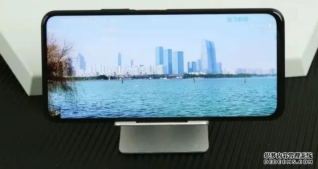 荣耀X10:2000元不到的畅爽5G掌上影院体验