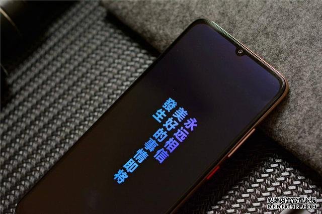 小米最强中端机今日开售,价格与性能同时兼顾,友商怎么看?