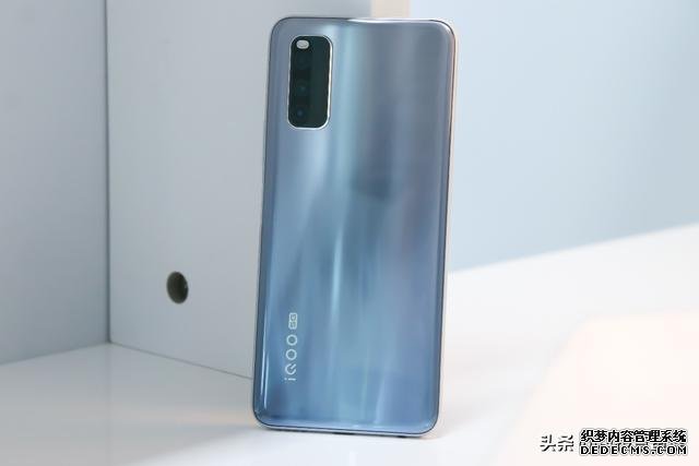 天玑1000 Plus性能首秀,iQOO Z1释放超强旗舰之力