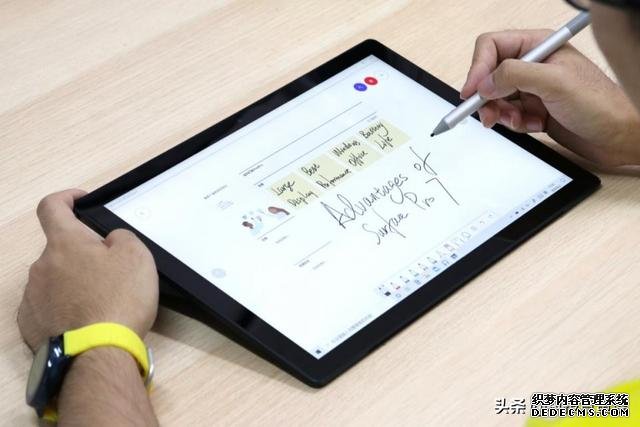 平板/笔记本双形态,Surface Pro 7随时随地展开工作