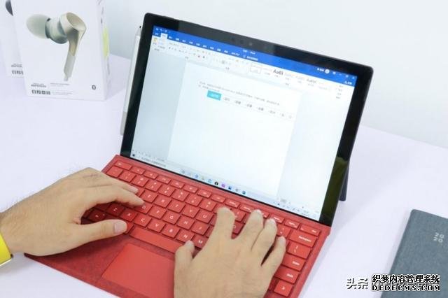 平板/笔记本双形态,Surface Pro 7随时随地展开工作