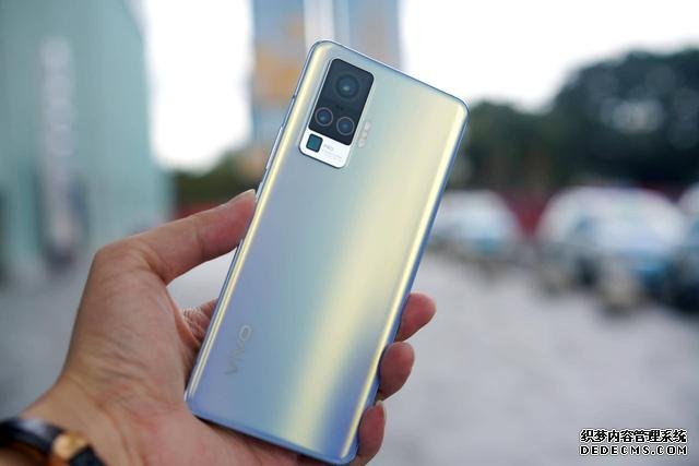 久违的轻薄感!在别让手机负重感影响到,vivo X50 Pro上手