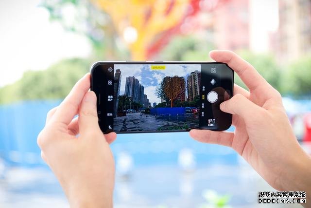 华为P40系列迎来劲敌,vivo X50微云台+超大底树立手机摄影新标杆