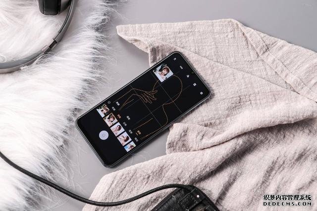 “双挖孔”自拍就能更好看吗?5G时代综合体验更重要