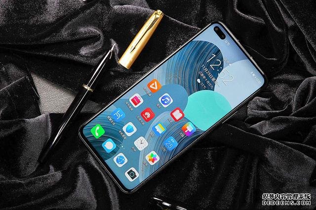 “双挖孔”自拍就能更好看吗?5G时代综合体验更重要