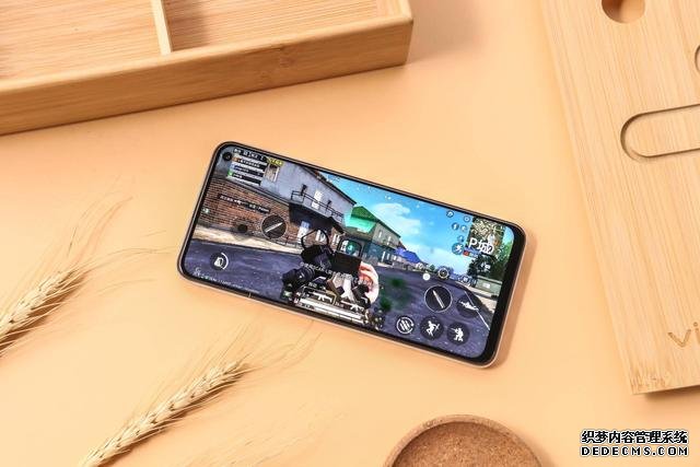 游戏体验对比,iQOO Z1、荣耀X10同台竞技,前者优势明显