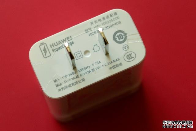 爆款5G手机华为P40开箱:仅175克重量,小巧但依然彪悍
