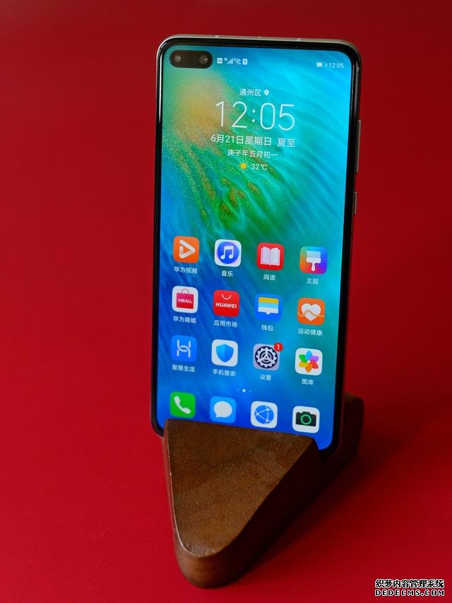 爆款5G手机华为P40开箱:仅175克重量,小巧但依然彪悍