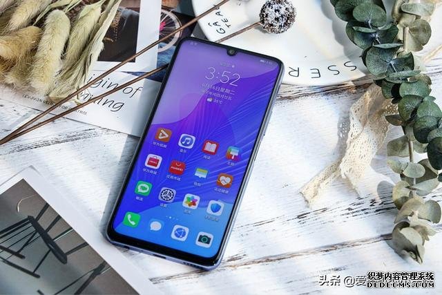 华为又一千元5G猛将,跑分32万+128GB仅1999,网友:国产芯片给力