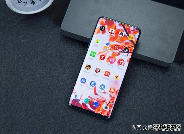 骁龙865+2K屏+IP68防水+120Hz刷新率,国产顶级机皇跳水600元