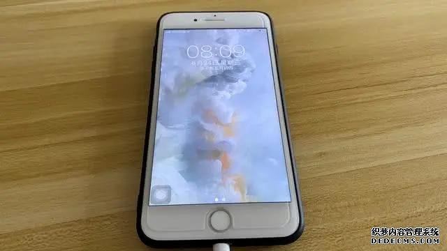 苹果告别“挤牙膏”,iPhone8P更新至iOS14,这3个方面有提升