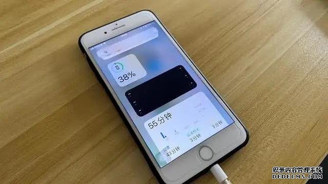 苹果告别“挤牙膏”,iPhone8P更新至iOS14,这3个方面有提升