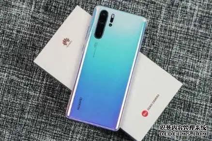 高端旗舰跌至中端市场,麒麟980+后置四摄,价格跳水1100