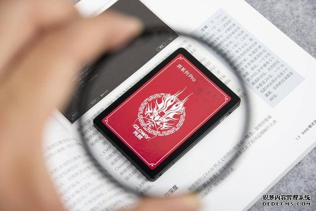 纯国产SATA固态硬盘上手评测,速度暗藏彩蛋,从此不再跪洋品牌